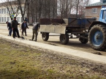 29 марта в Хиславичах прошел весенний общепоселковый субботник - фото - 34