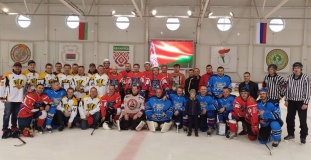 хиславичские хоккеисты завоевали кубок города Шклов, посвящённый Дню единения народов Беларуси и России - фото - 2