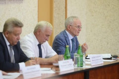 губернатор Алексей Островский провел выездное совещание в Сафоновском районе, посвященное вопросам эффективного использования земельных ресурсов - фото - 7