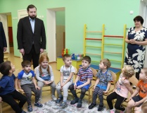 губернатор Алексей Островский проверил работу нового детского сада в деревне Алтуховка - фото - 3