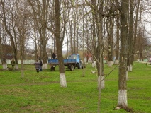 25 апреля в Хиславичах прошел очередной весенний общепоселковый субботник - фото - 29