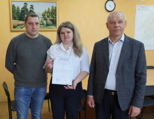 молодая семья получила сертификат о праве на получение социальной выплаты на приобретение жилого помещения - фото - 1