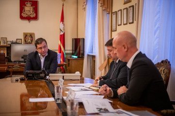губернатор Алексей Островский провел совещание по вопросам инвестиционного развития Смоленской области - фото - 2