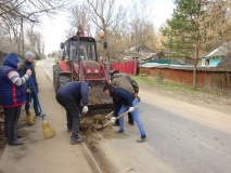 в п. Хиславичи прошел этап Всероссийского экологического субботника «Зеленая весна» - фото - 25