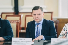 губернатор Алексей Островский провел рабочее совещание по вопросам реализации региональных проектов - фото - 9