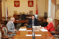 губернатор Алексей Островский заслушал доклад своего заместителя Николая Кузнецова - фото - 1