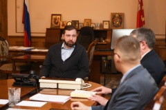 рабочее совещание Губернатора Алексея Островского с руководством внутриполитического блока Администрации региона - фото - 2
