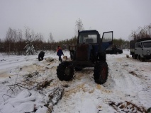 на территории Хиславичского района стартовал социальный проект по заготовке дров гражданам, находящимся в трудной жизненной ситуации - фото - 12