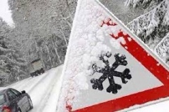 в связи с обильным выпадением снега и усилением ветра значительно ухудшилась ситуация на дорогах Смоленской области - фото - 2