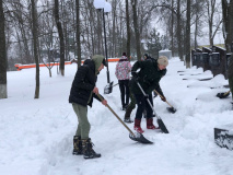 акция по очистке от снега в сквере «Памяти Героев» - фото - 8