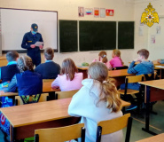 о чем говорят сотрудники МЧС России со школьниками сегодня - фото - 3