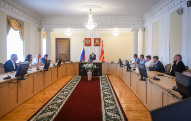 губернатор Алексей Островский провел совещание по вопросам развития экспорта и экспортной логистики - фото - 1