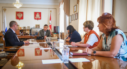 губернатор Алексей Островский провел совещание по вопросам поддержки IT-отрасли - фото - 3