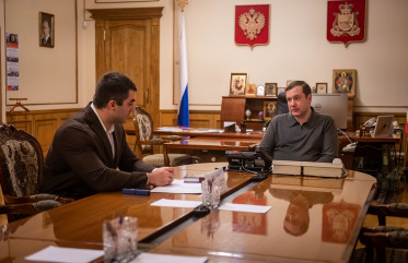губернатор Алексей Островский провел рабочую встречу по вопросам создания в Смоленске Молодежного центра - фото - 1