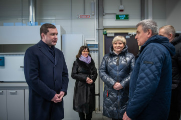 губернатор Алексей Островский ознакомился с ходом реализации инвестиционного проекта на предприятии «ТАУ-С» в Смоленском районе - фото - 1
