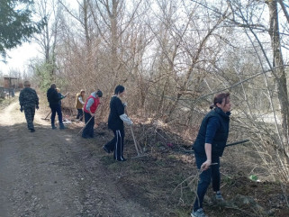 в Хиславичском округе продолжаются весенние субботники - фото - 10